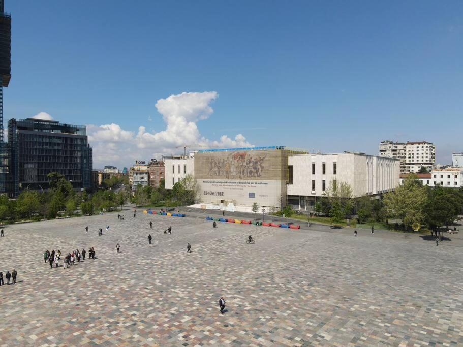 Central Apartment Tirana Buitenkant foto